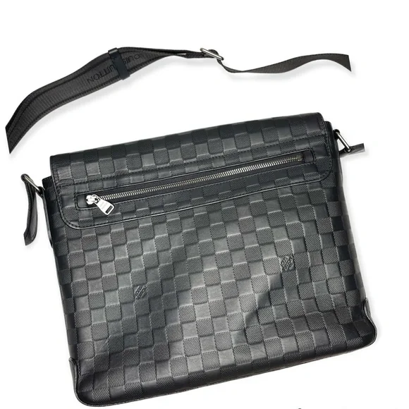 Louis vuitton  Damier Infini District MM crossbody - Picture 5 of 15